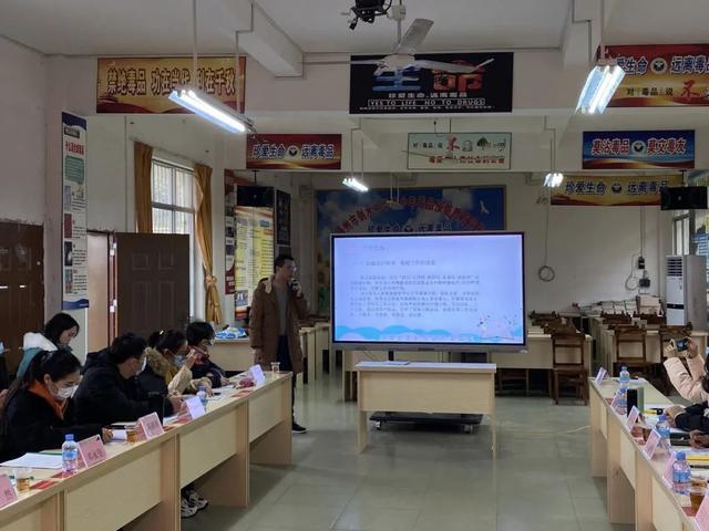 12月29日下午,自治区教育厅专家组领导桂林电子科技大学教授文益民